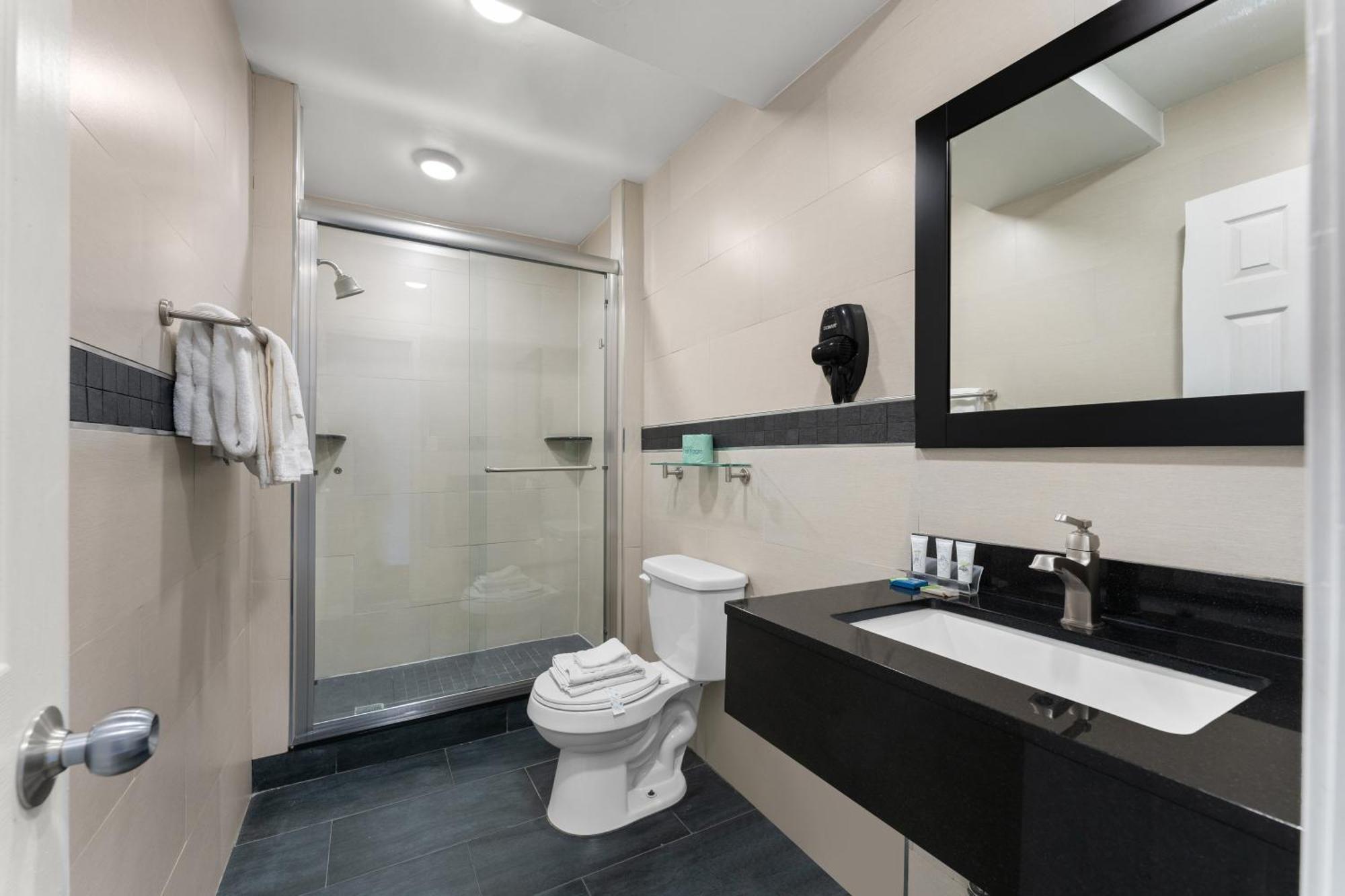 Quality Center Inn 2*