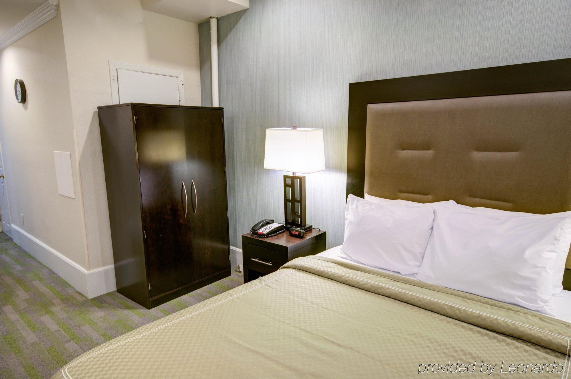 Quality Center Inn 2*